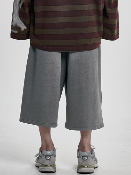 AJOBYAJO】One Tuck Jersey Bermuda Shorts | OUR BRAND