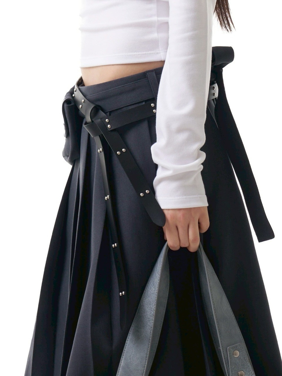 IUGAMAKARAS★韓国★20mm Double Studded Twist Belt ベルト IUGAMAKARAS】20mm Double Studded Twist Belt | OUR BRAND