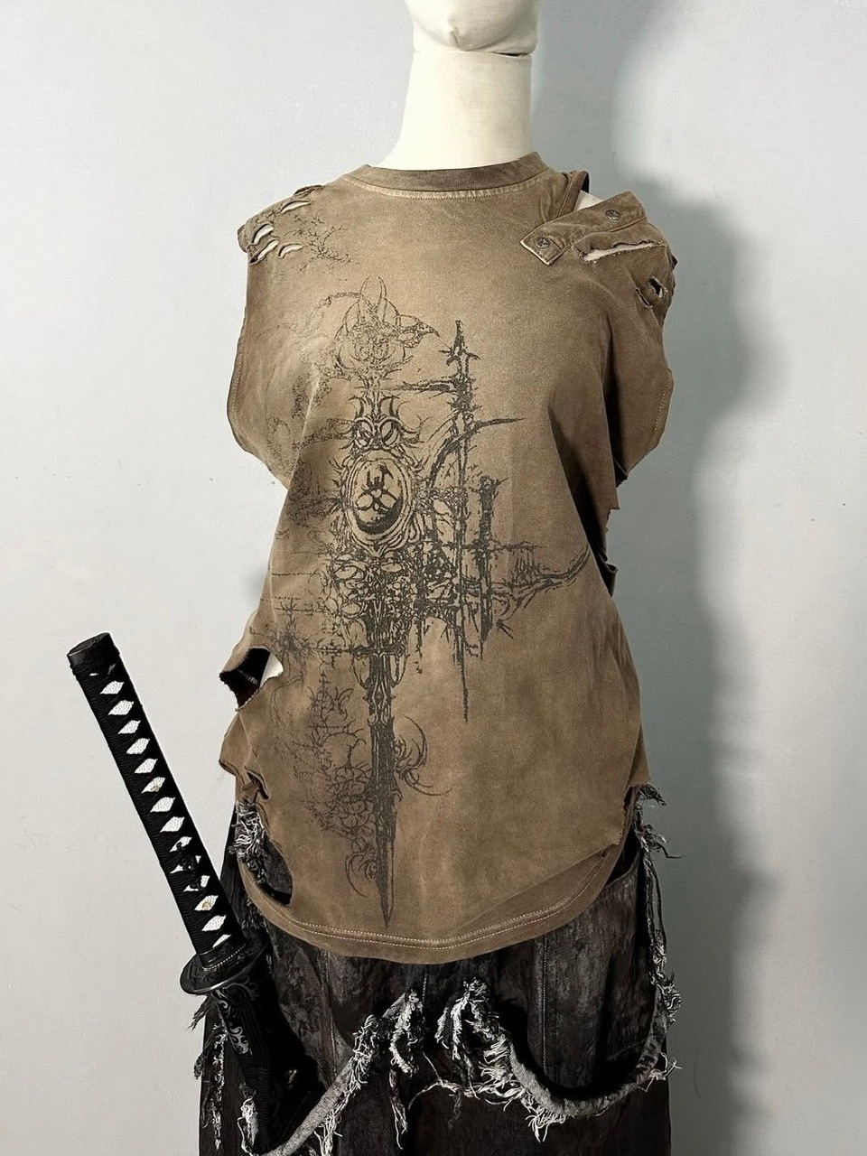 トップス cozy worldwide CHAOS DREAM WAXED TANKTOP トップス cozy worldwide CHAOS DREAM WAXED TANKTOP 5/12再入荷