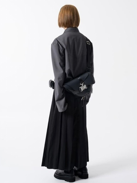 [IUGAMAKARAS] Triple Covered Crow Buckle Bag / 追跡可 Triple Covered Crow Buckle Bag - IUGAMAKARAS | 60% - Asian