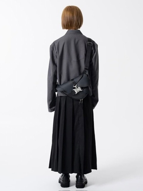 韓国商品/IUGAMAKARAS Triple Covered Buckle Bag (男女共用) IUGAMAKARAS】TRIPLE COVERED CROW BUCKLE BAG