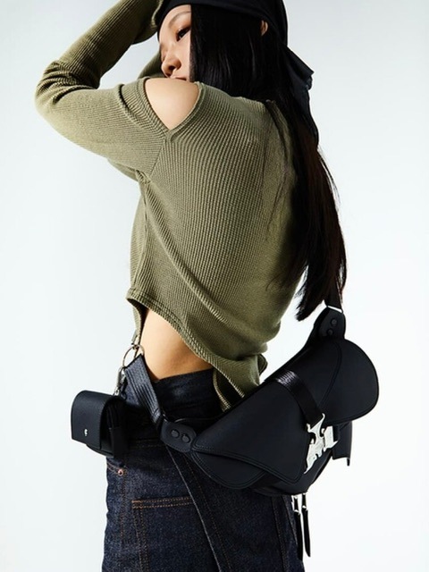 ★人気★【IUGAMAKARAS】★Triple Covered Crow Buckle Ba.g★ ☆IUGAMAKARAS☆Triple Covered Crow Buckle Bag