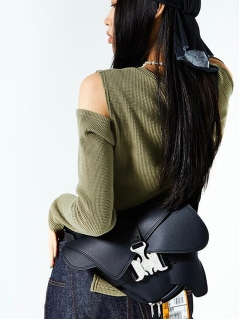 IUGAMAKARAS★韓国★大人気 Triple Covered Crow Buckle Bag Triple Covered Crow Buckle Bag - IUGAMAKARAS | 60% - Asian