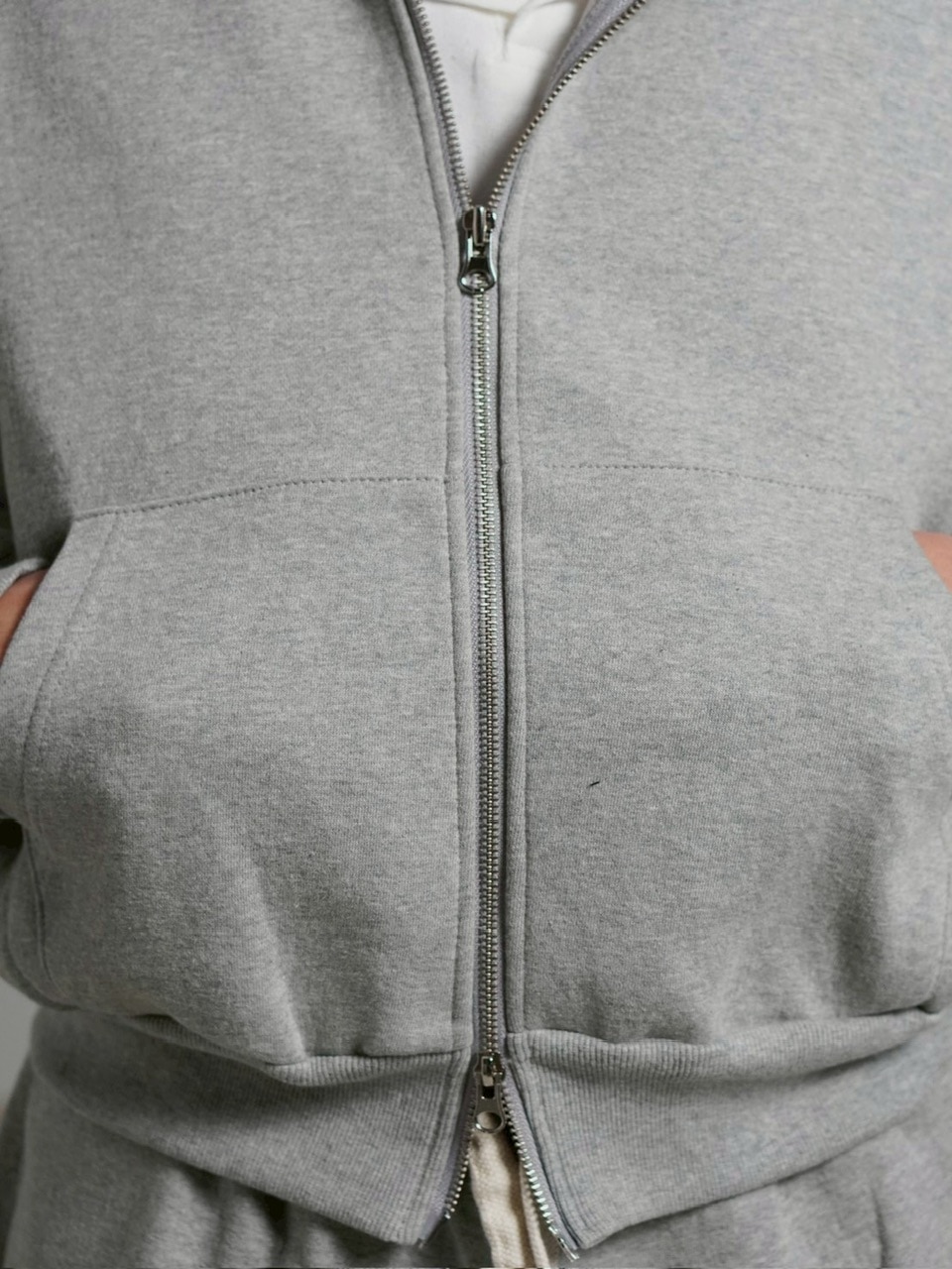 受注制【Chikashitsu +】heavy weight cotton cropped hoodie / 【チカシツプラス】ヘビーウェイトコットンクロップドパーカー (3color)