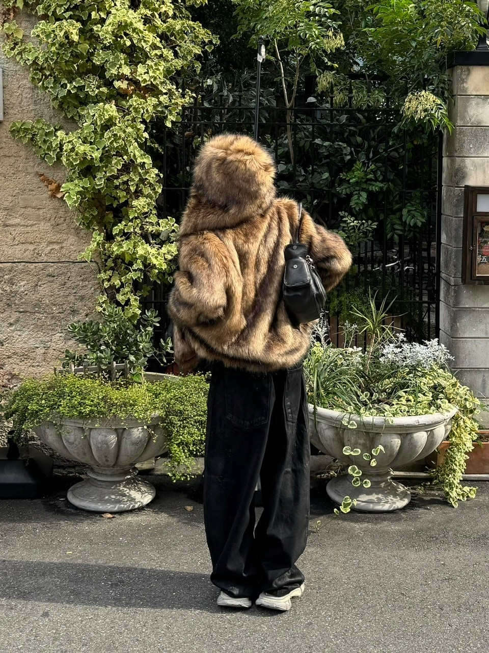 受注制【Chikashitsu +】hooded cropped fur blouson (2color