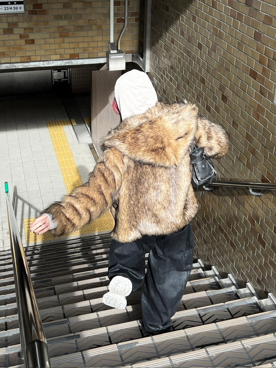 ジャケット・アウター Chikashitsu +hooded cropped fur blouson 受注制【Chikashitsu +】hooded cropped fur blouson (2color