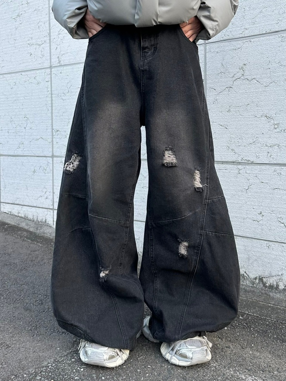 受注制【LUV CODE】point damage balloon denim pants | OUR BRAND,LUV