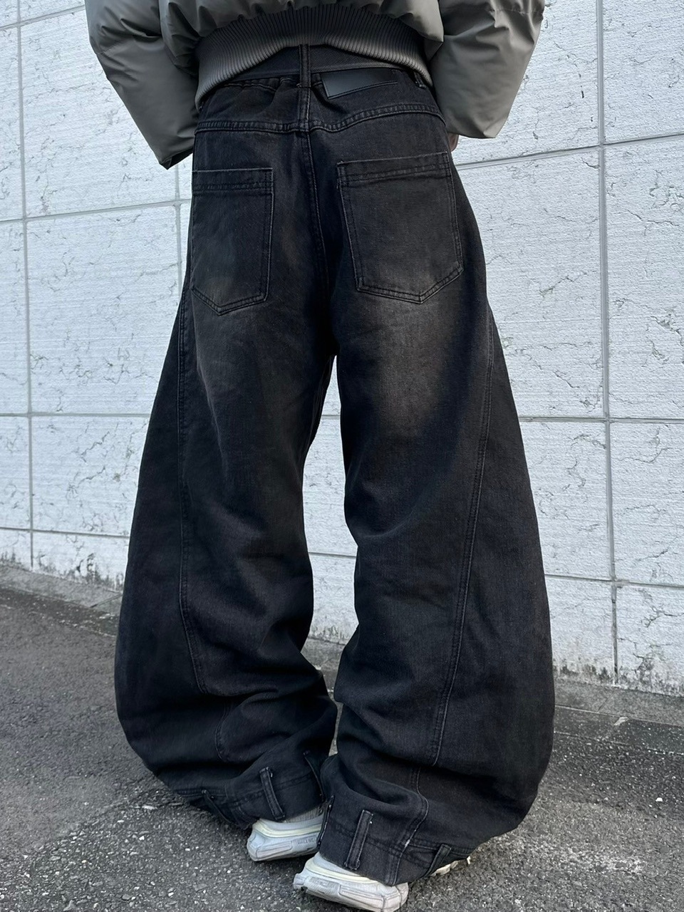 受注制【LUV CODE】point damage balloon denim pants