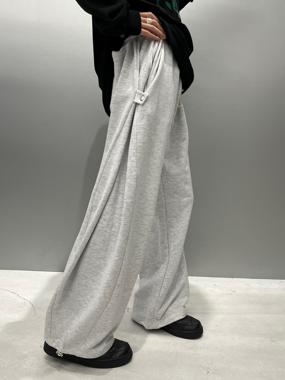 【Chikashitsu +】side button balloon sweat pants (3color)