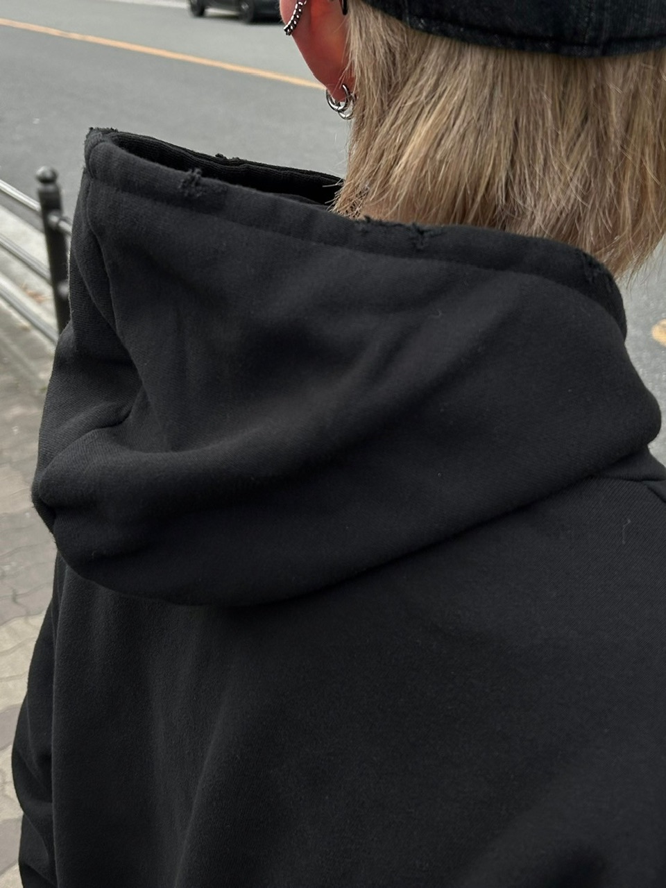 大阪店WEB限定【Chikashitsu +】damage arm warmer hoodie (3color) OUR BRAND