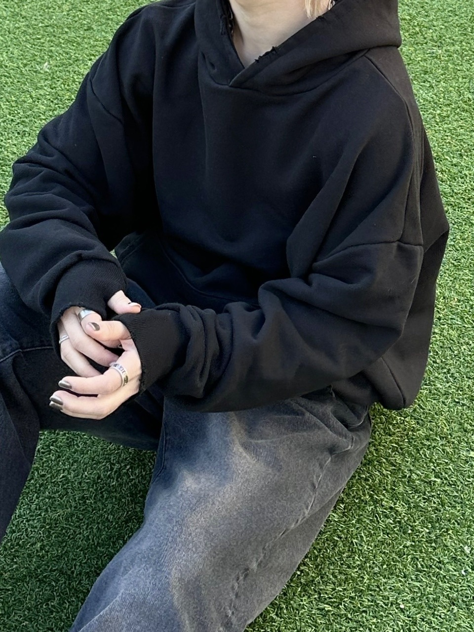 大阪店WEB限定【Chikashitsu +】damage arm warmer hoodie (3color) OUR BRAND