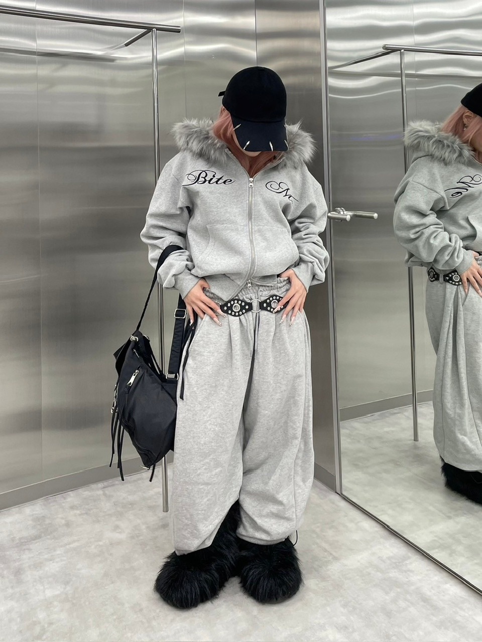 nmtc +】embroidery fur zip up hoodie (2color) | OUR BRAND