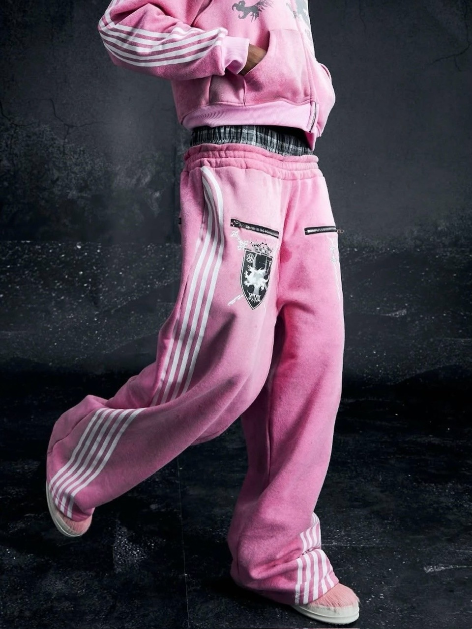  KNIGHT CLUB WAXED TRACKSUIT パンツのみ ROYAL KNIGHT CLUB WAXED TRACKSUIT – COZY WORLDWIDE