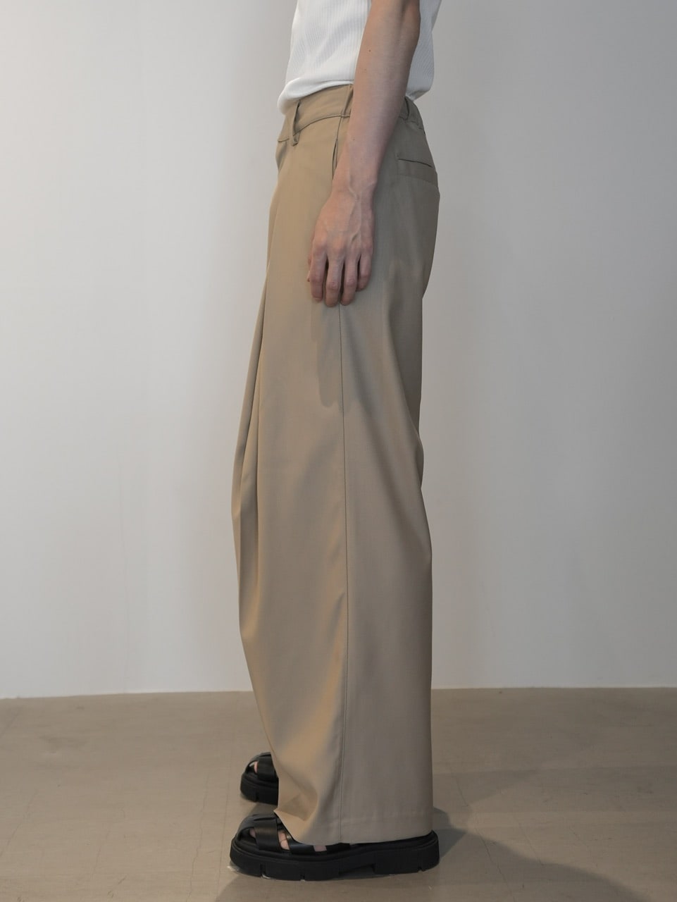 CS】Cross tuck drape slacks (beige) | OUR BRAND,Chikashitsu