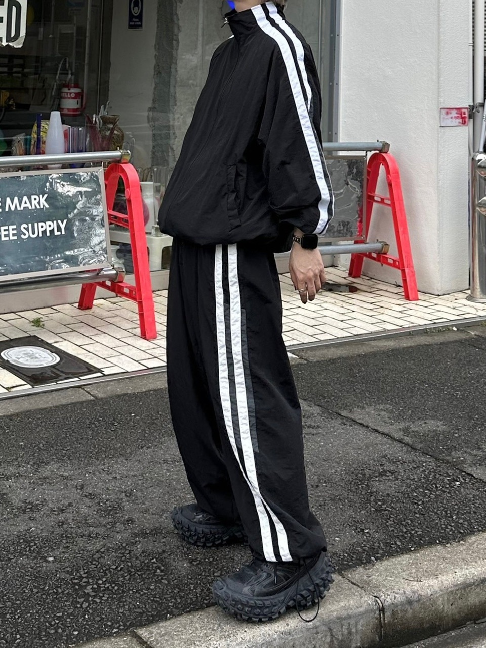 ラコステ ブラックベロアフルジップジャケット サイズ３ セール】 ベーシックジップジャケット （ブルゾン）｜LACOSTE