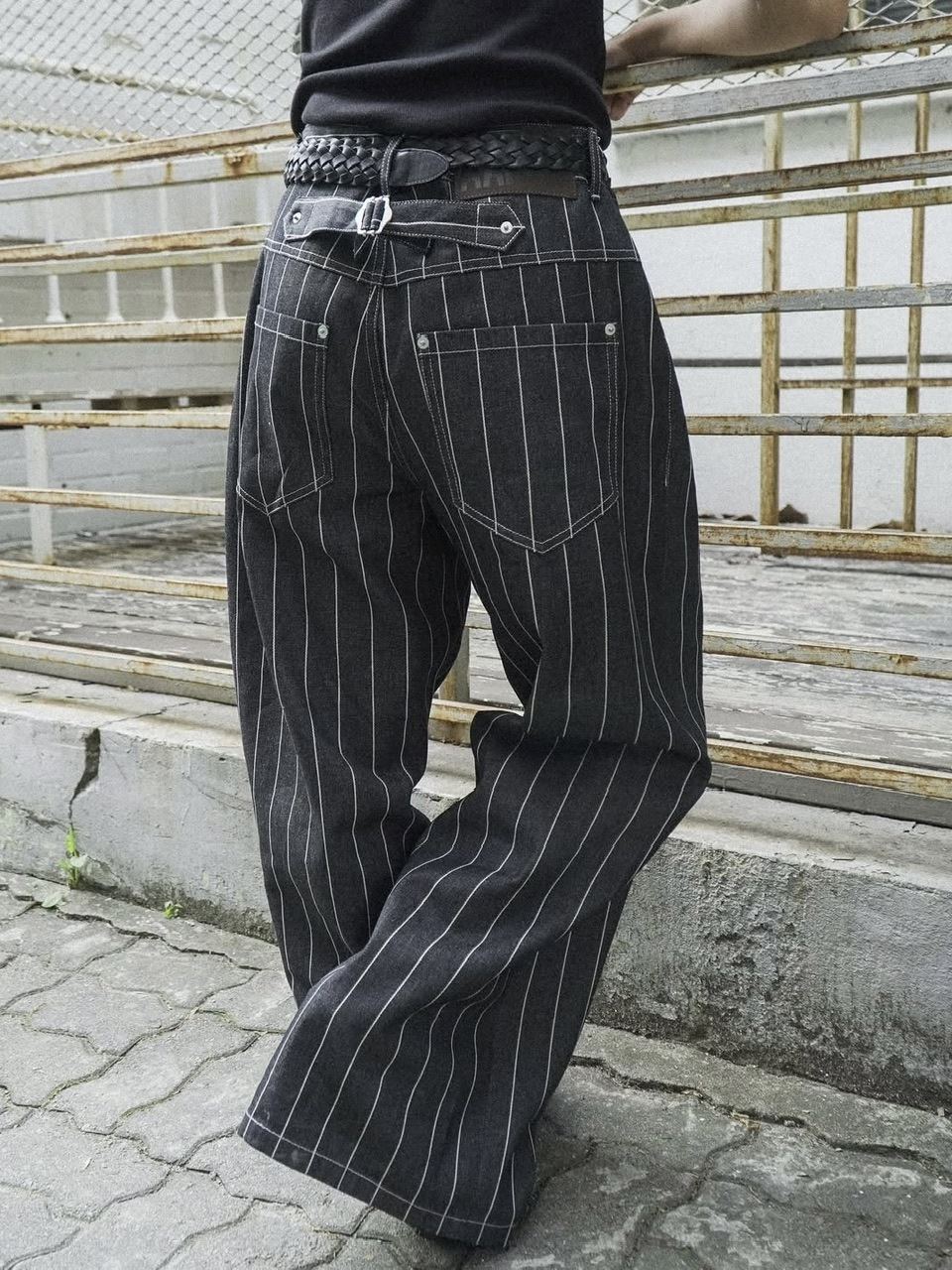 AAKAM】Striped Cinch Back Denim Pants | OUR BRAND,AAKAM | PRESSING