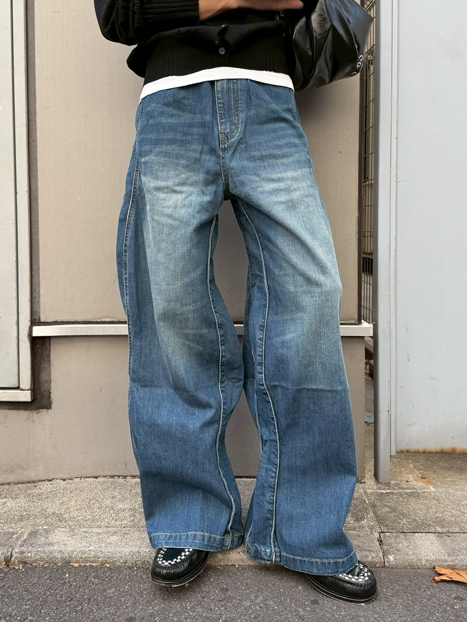Chikashitsu+ サイドウェーブデニムパンツ Chikashitsu+ サイドウェーブデニムパンツ