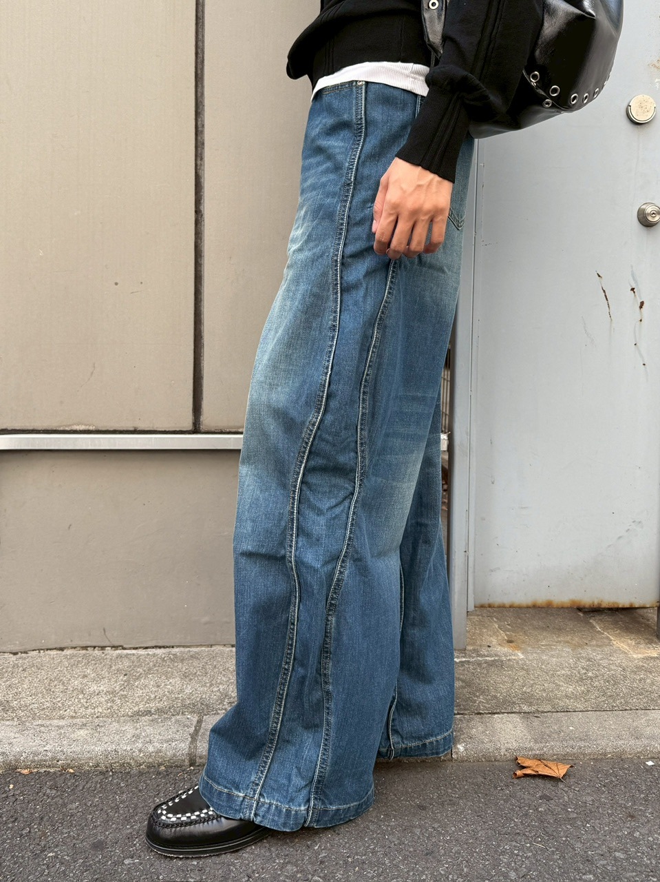 Chikashitsu +】side wave design denim pants | OUR BRAND