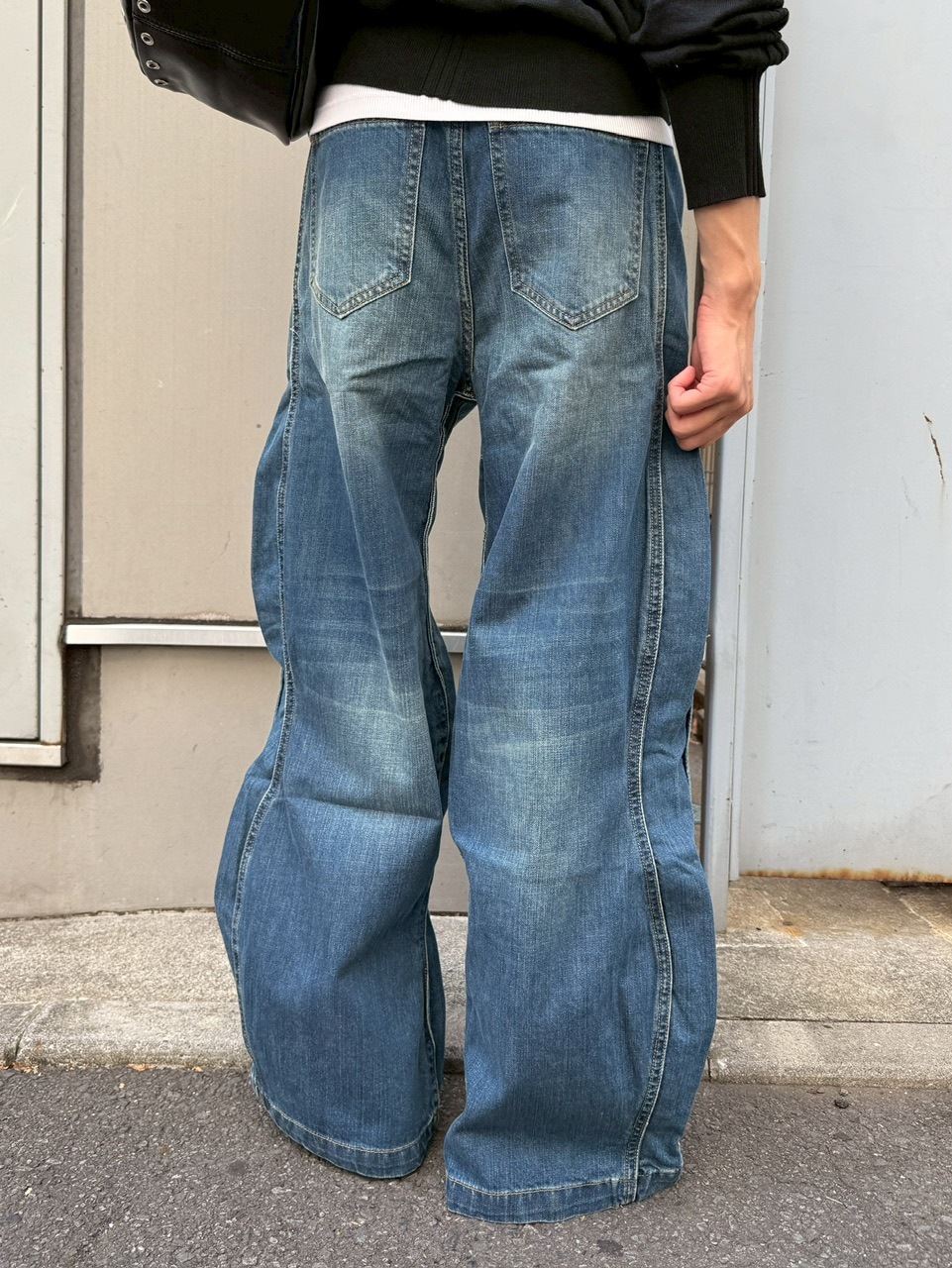 Chikashitsu +】side wave design denim pants | OUR BRAND