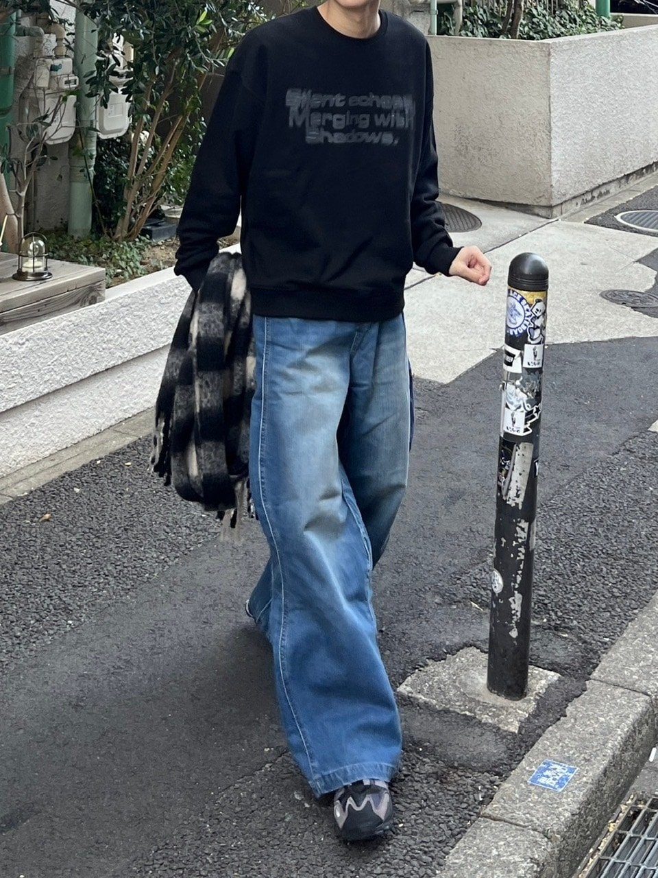 Chikashitsu +】side wave design denim pants | OUR BRAND