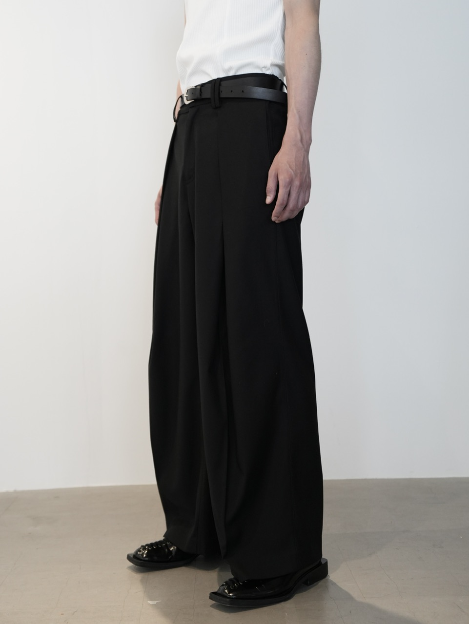 CS】Cross tuck drape slacks (black) | OUR BRAND,Chikashitsu