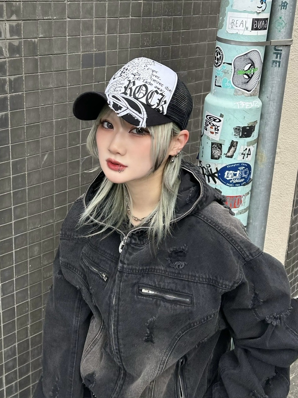 受注制【Never mind the XU】rhinestone cross cap (2color) | OUR