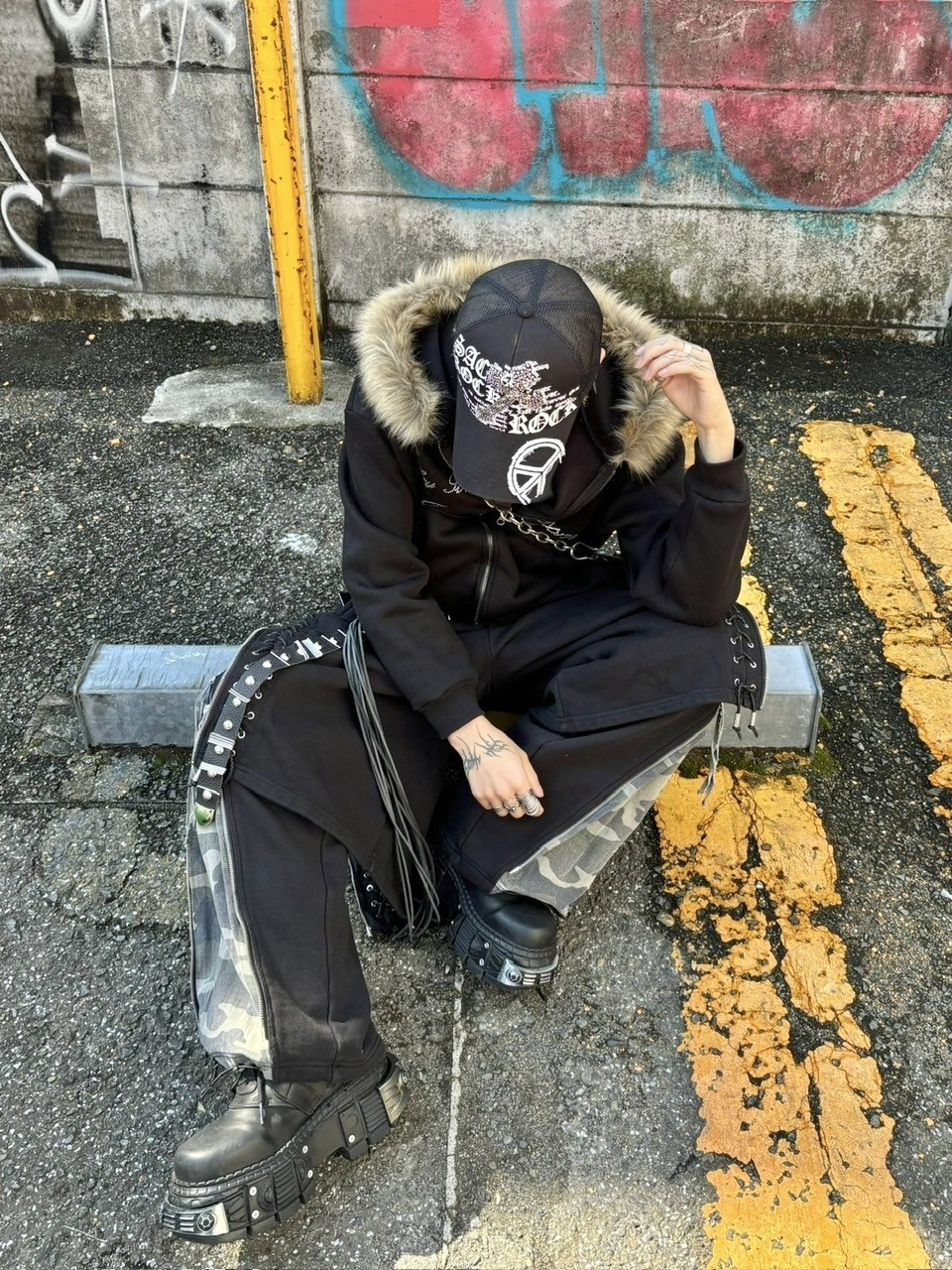 受注制【Never mind the XU】rhinestone cross cap (2color) | OUR