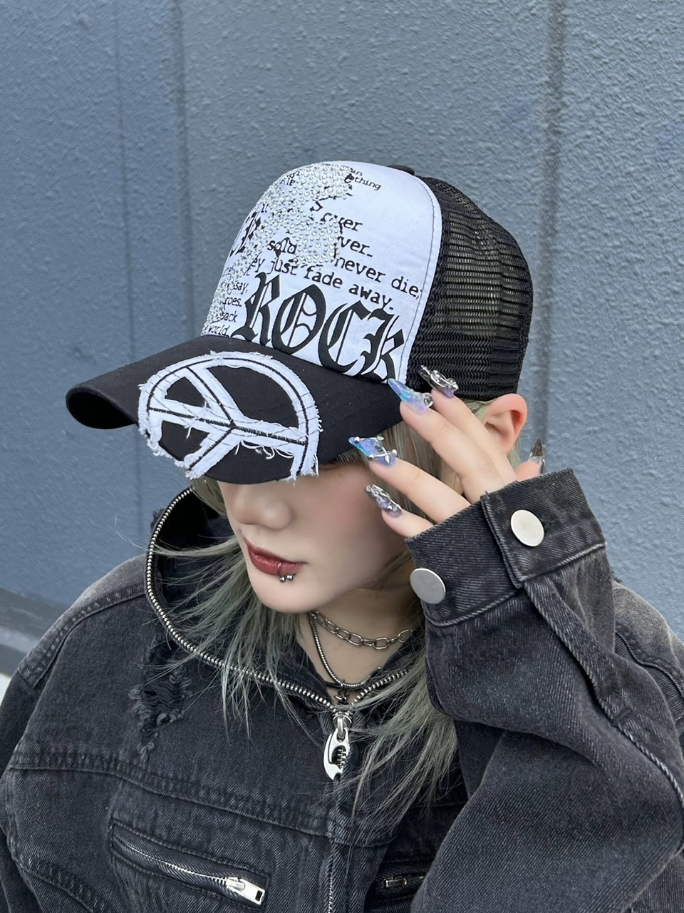 受注制【Never mind the XU】rhinestone cross cap (2color) | OUR