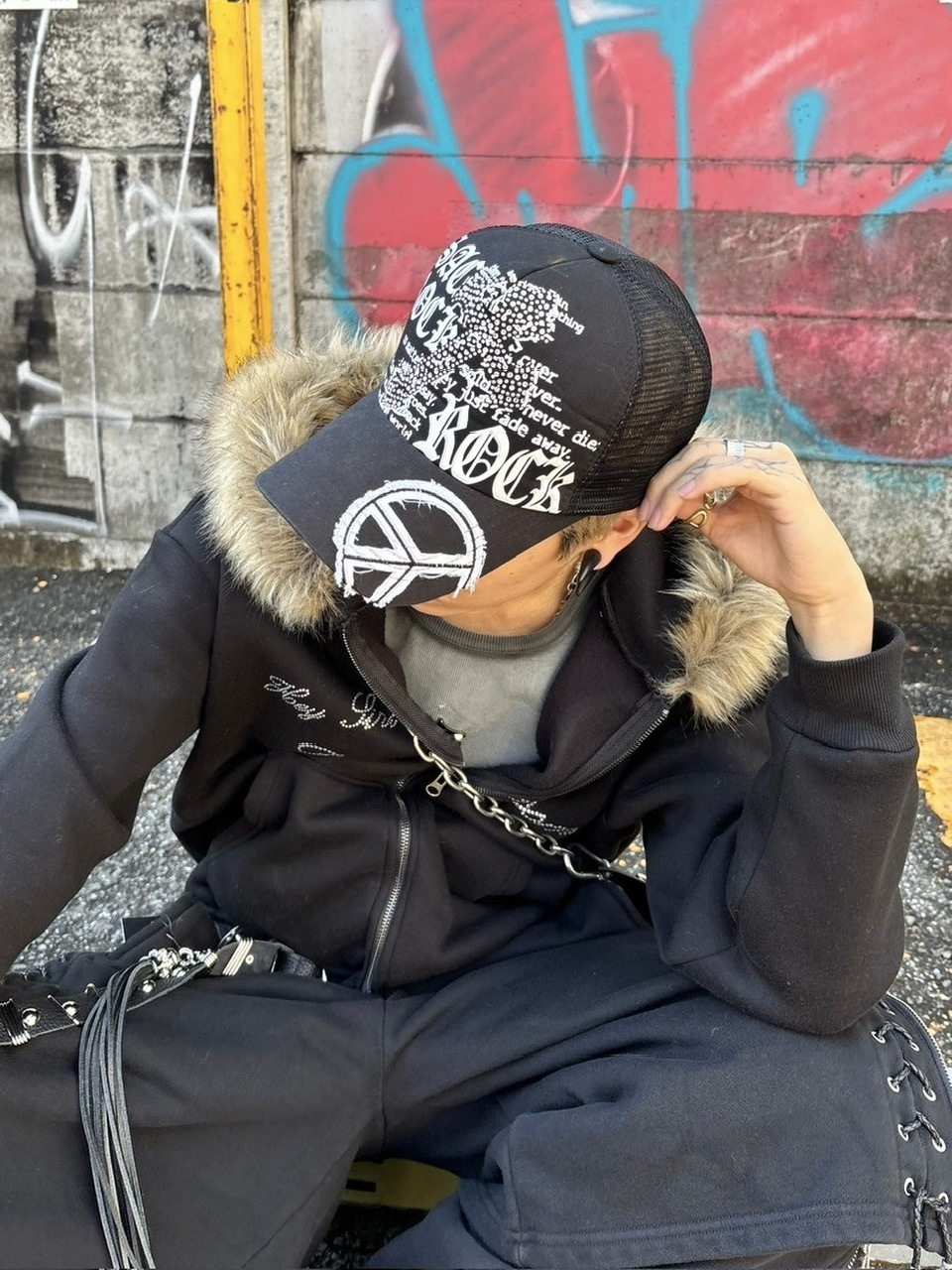 受注制【Never mind the XU】rhinestone cross cap (2color) | OUR