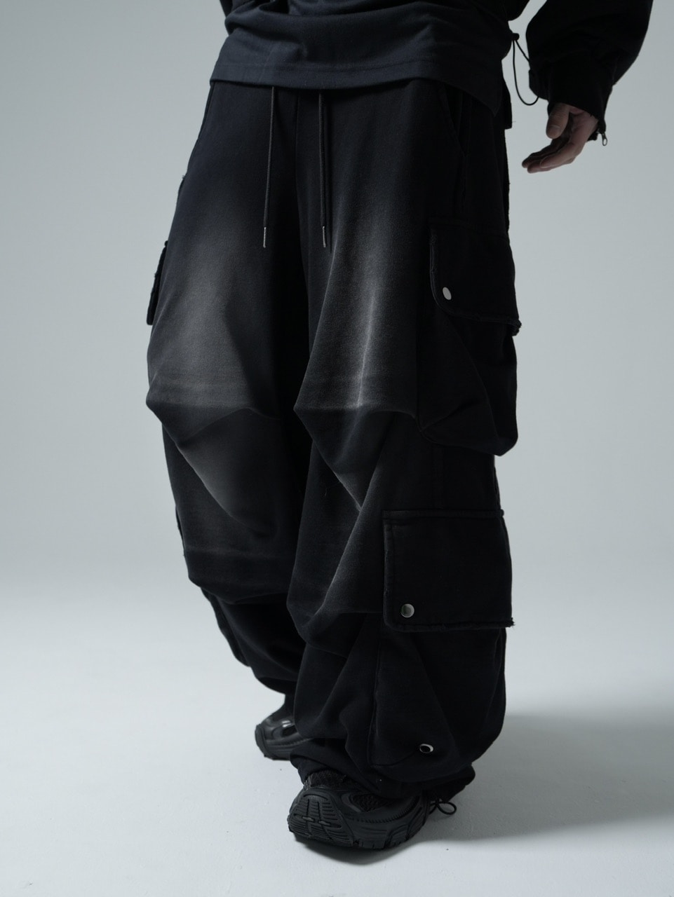 【CHIKASHITSU PLUS HIGH】4 pocket dirty wash sweat cargo pants (wash black)
