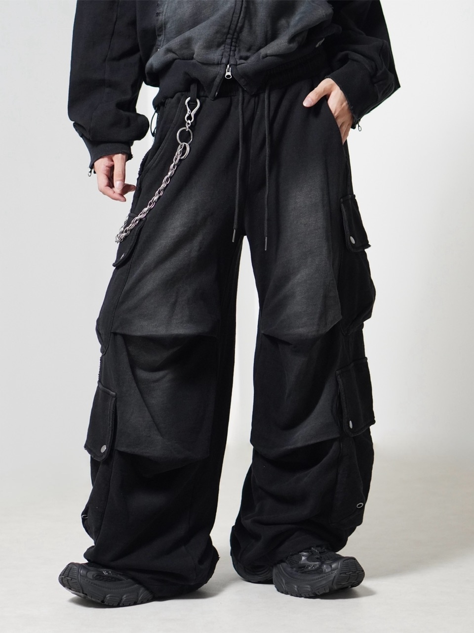 【CHIKASHITSU PLUS HIGH】4 pocket dirty wash sweat cargo pants (wash black)