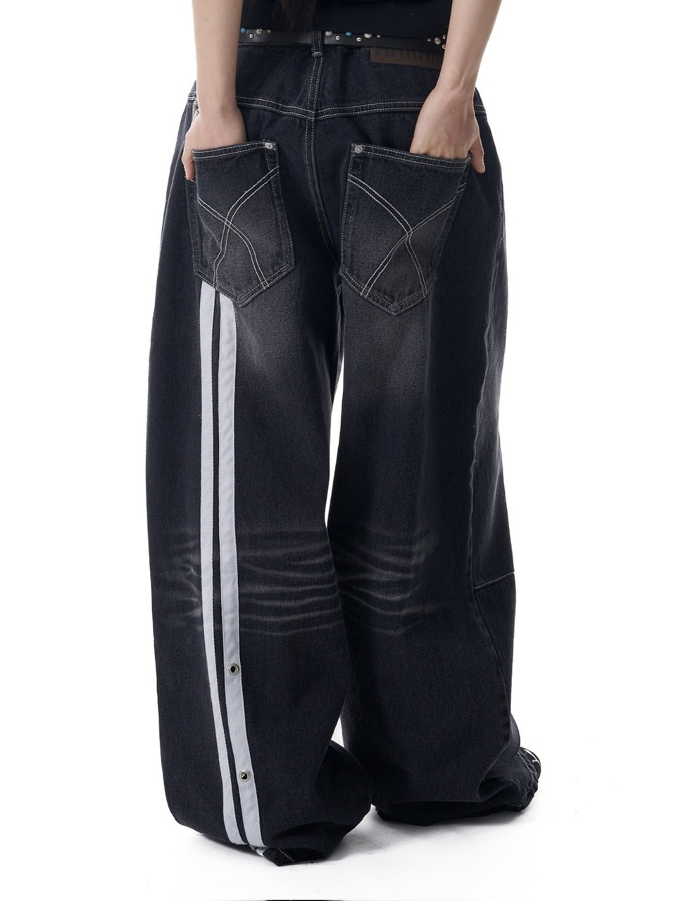 【AAKAM】2-Lined Eyelet Washed Denim Pants