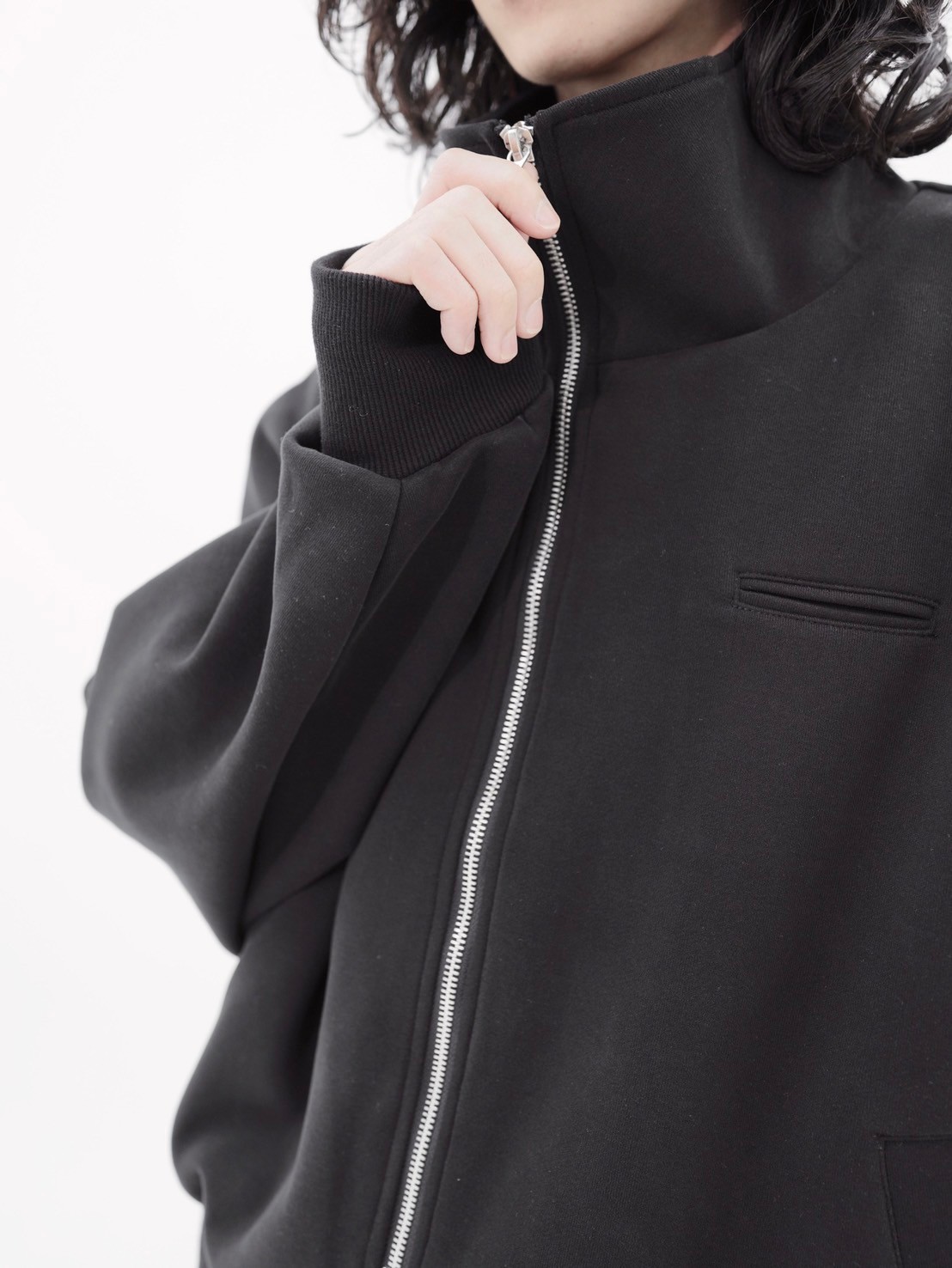 【Chikashitsu + ORIGINAL】Bonding high-neck zip jacket (black)