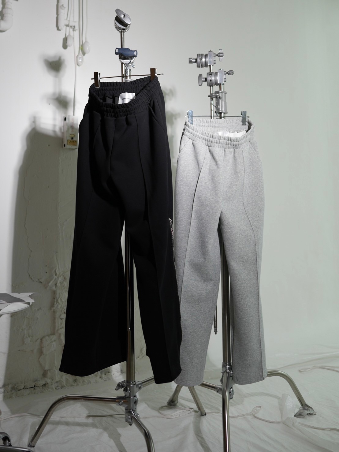 CS】Bonding flare zip wide pants (black) | OUR BRAND