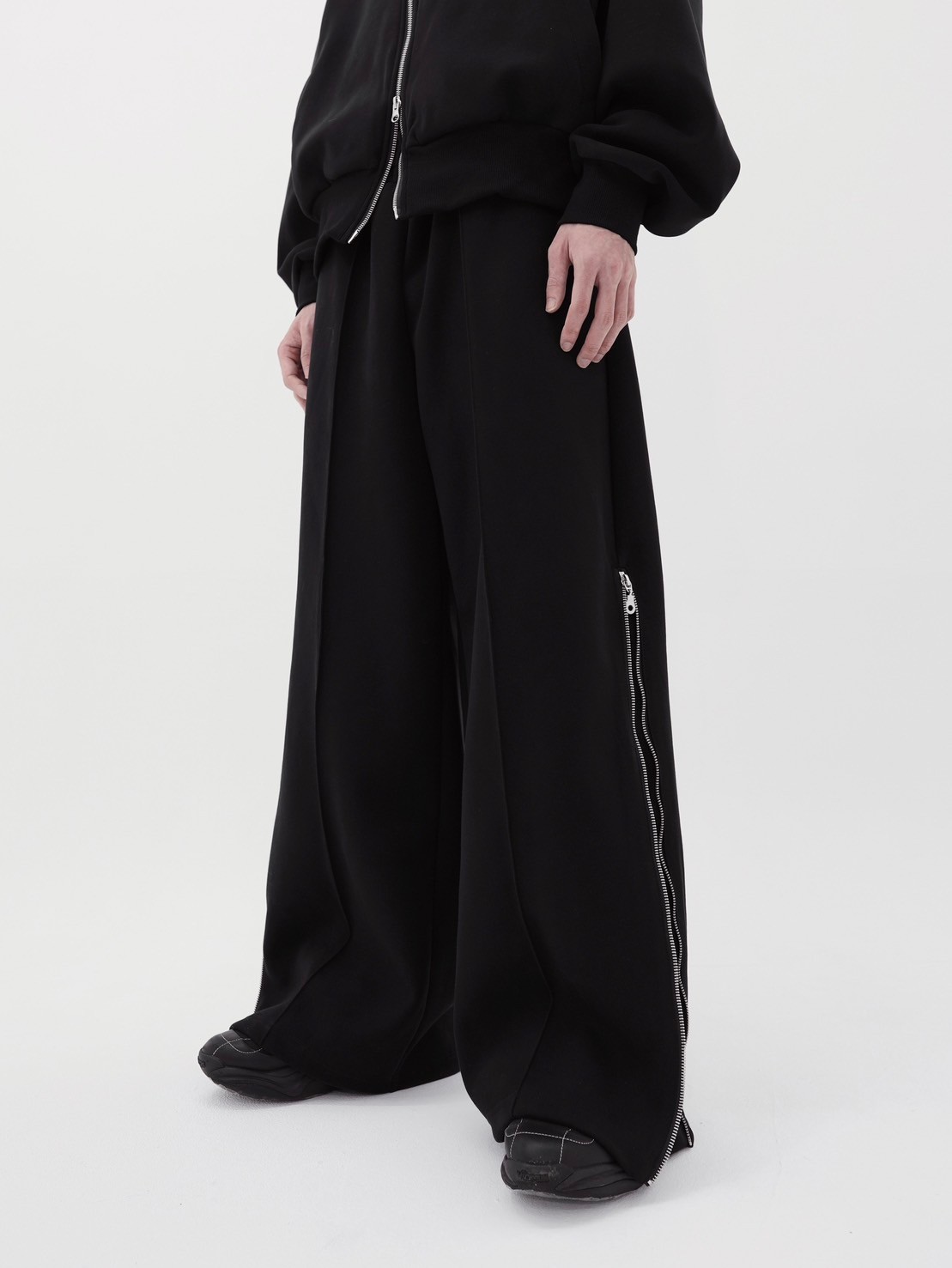 【Chikashitsu + ORIGINAL】Bonding flare zip wide pants (black)