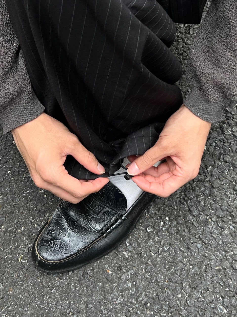 受注制【Chikashitsu +】draw cord stripe wide slacks / 【チカシツプラス】ドローコードストライプワイドスラックス (2color)