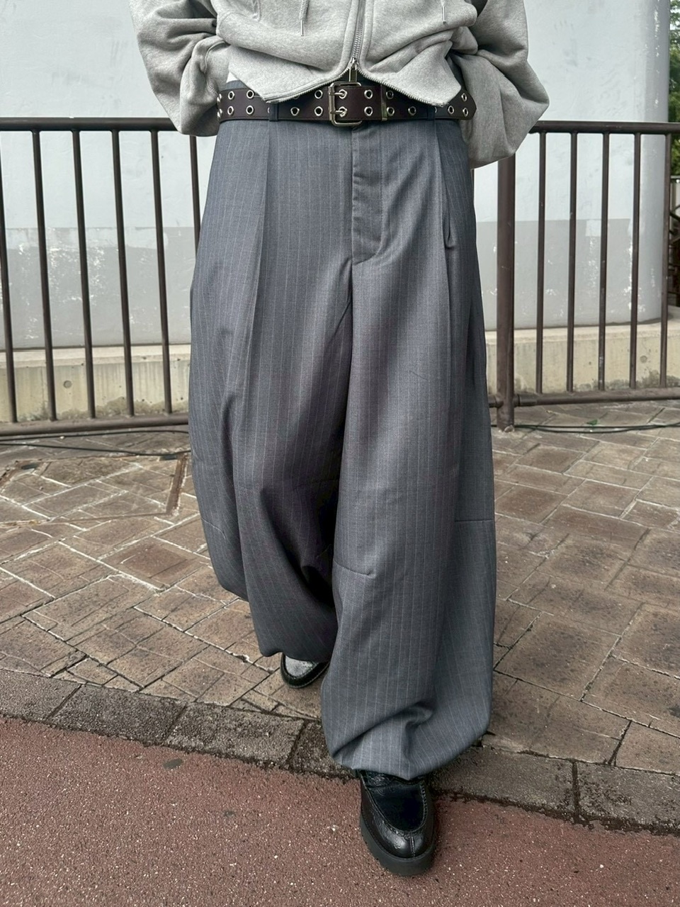 受注制【Chikashitsu +】draw cord stripe wide slacks