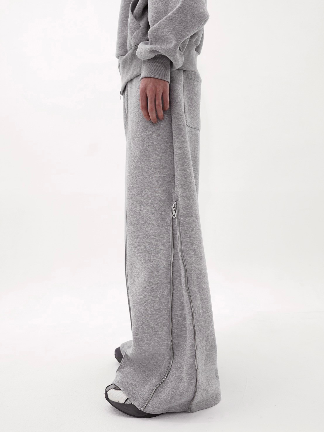 【Chikashitsu + ORIGINAL】Bonding flare zip wide pants (gray)