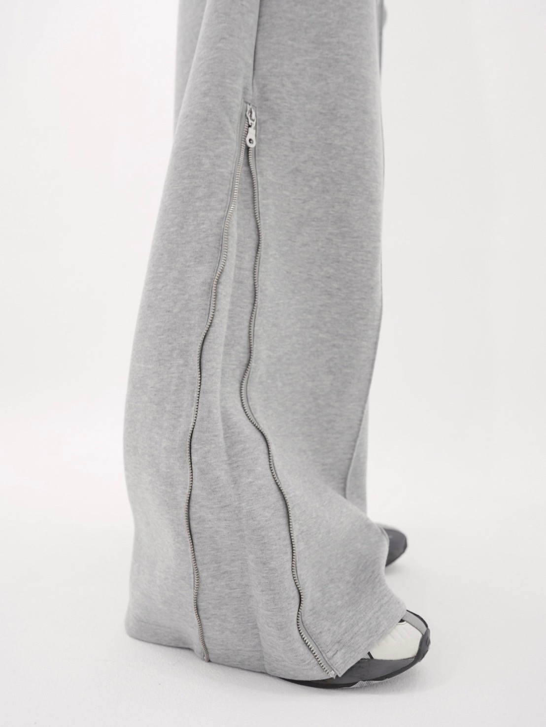 【Chikashitsu + ORIGINAL】Bonding flare zip wide pants (gray)