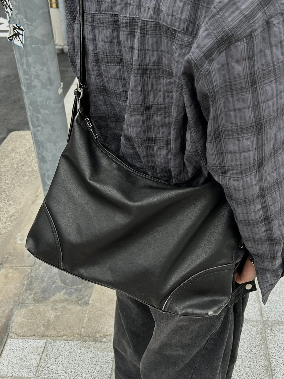 大阪店WEB限定受注制【Chikashitsu +】vintage leather cross bag