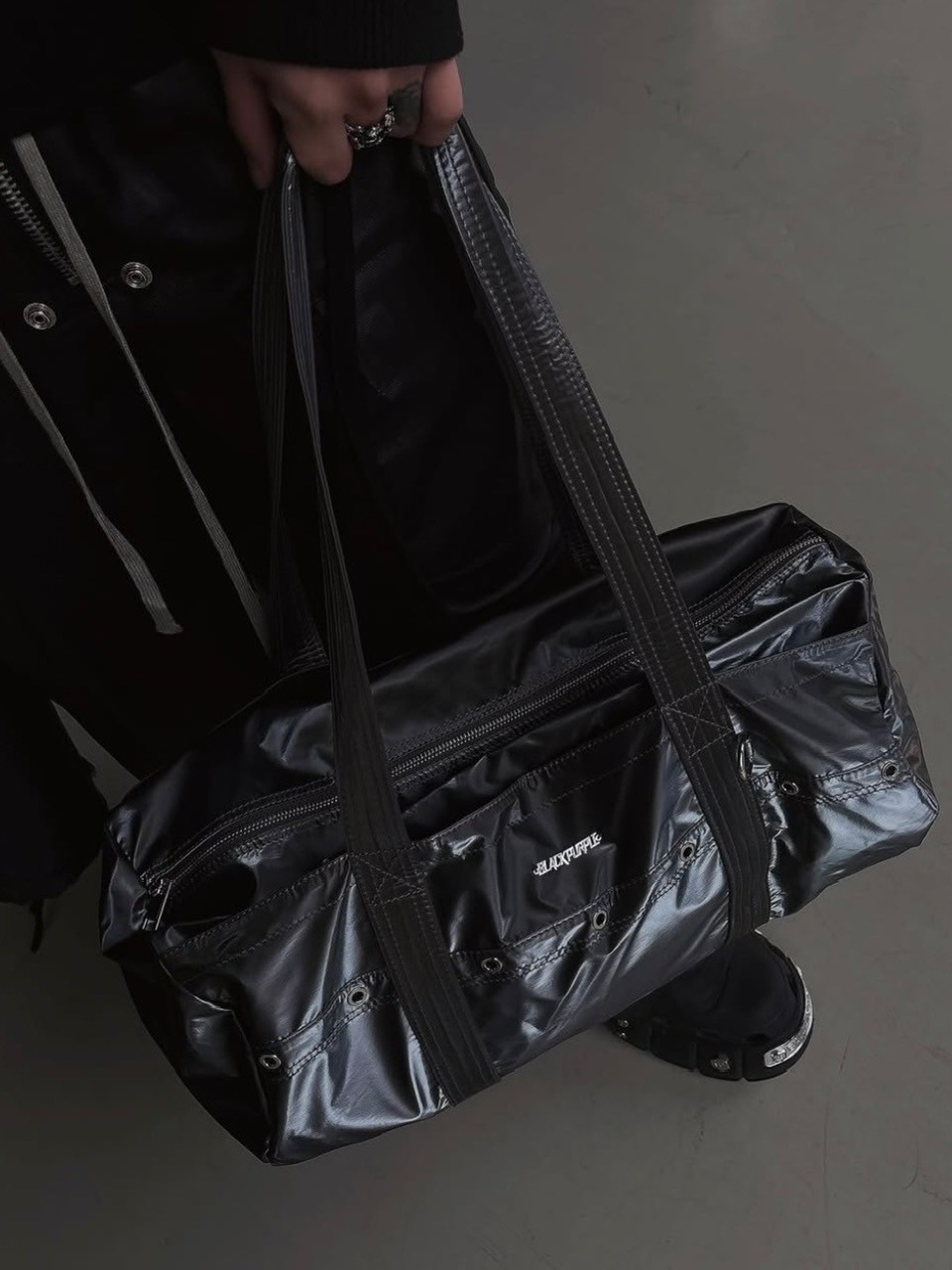 【BLACKPURPLE】24FW★ NIKI Glossy the Duffel Bag BLACK PURPLE】NIKI Glossy the Duffel Bag (2color) | OUR