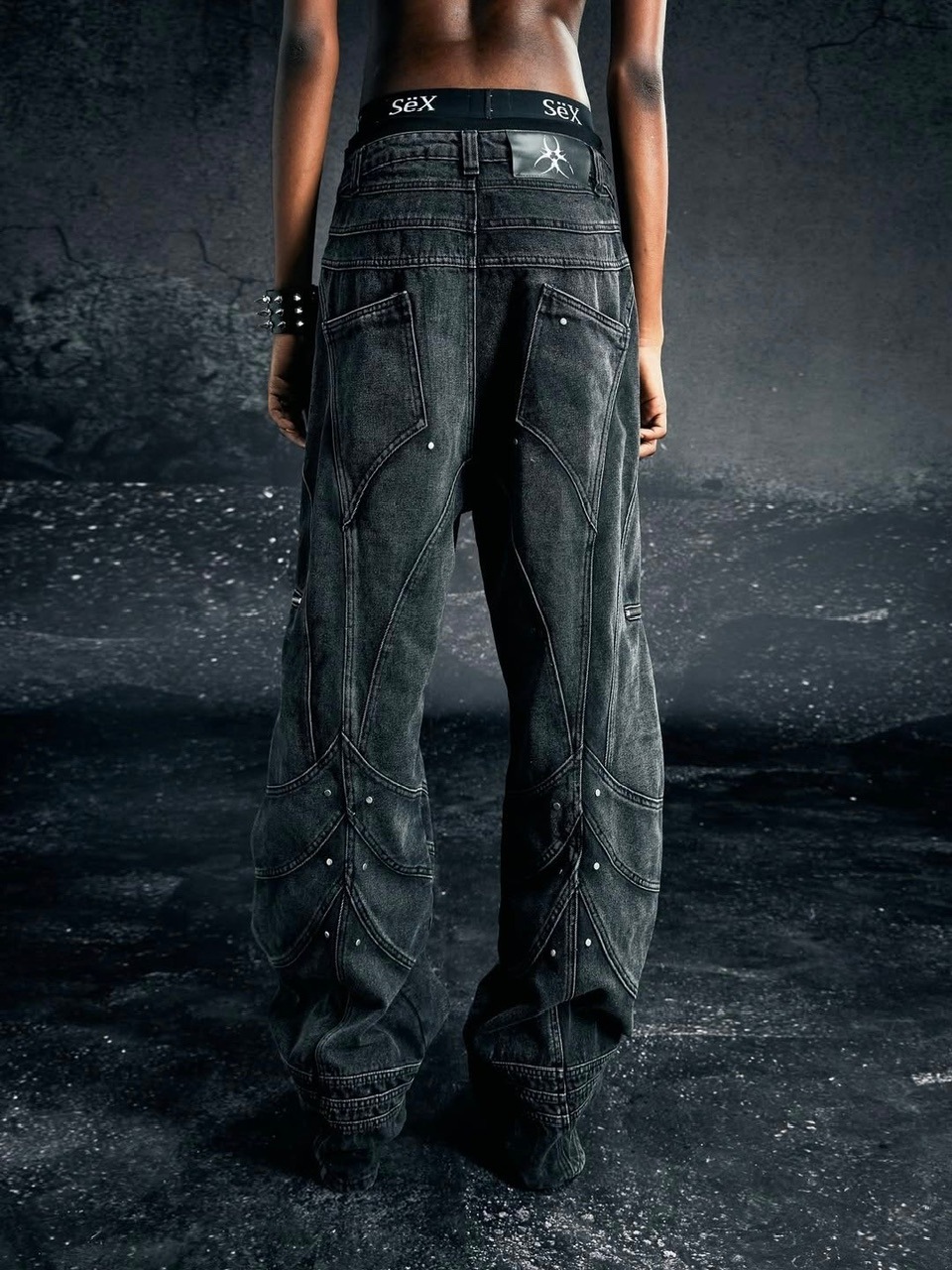 パンツ COZY WORLDWIDE BAGGY FLARED JEANS COZY WORLDWIDE(コジー ワールドワイド)商品ページ - Four