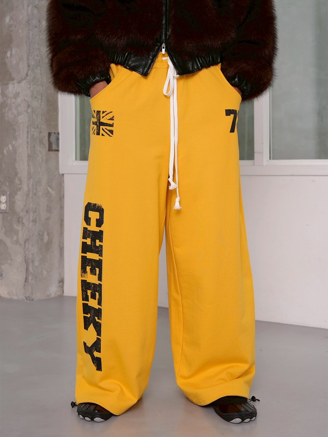 【ESC STUDIO】Lucky Cheeky sweat pants