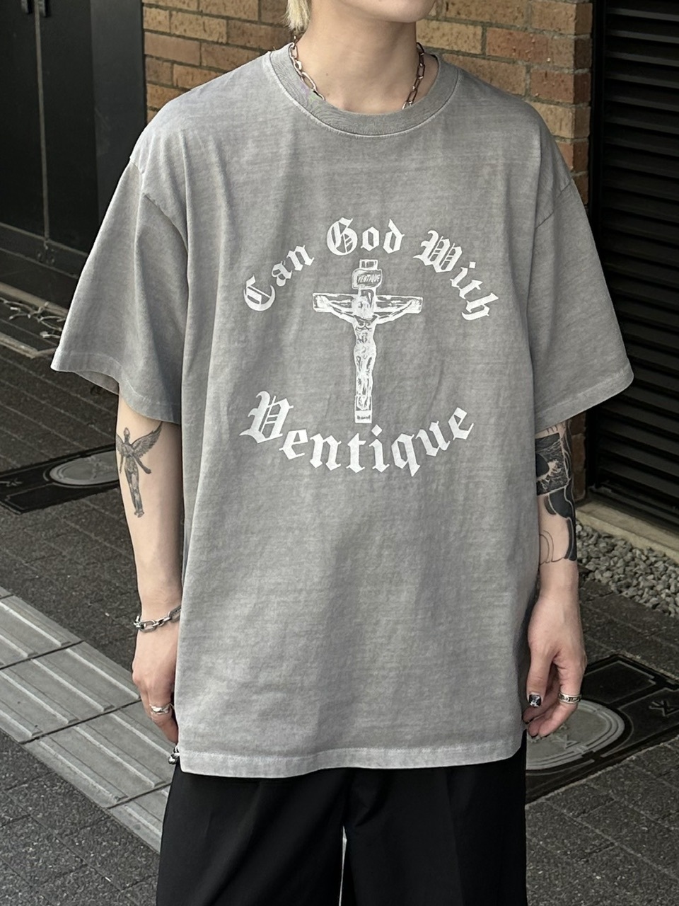 大阪店WEB限定【Chikashitsu +】box fit jesus t-shirt (2color) | OUR