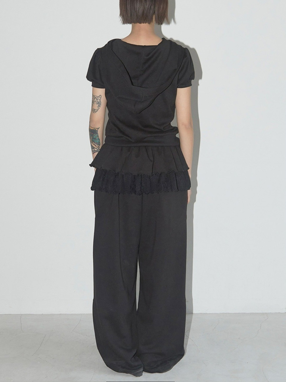 【FANCY CLUB】FRILL LACE BUTTON SWEATPANTS / 【ファンシークラブ】フリルレースレイヤードボタンスウェットパンツ