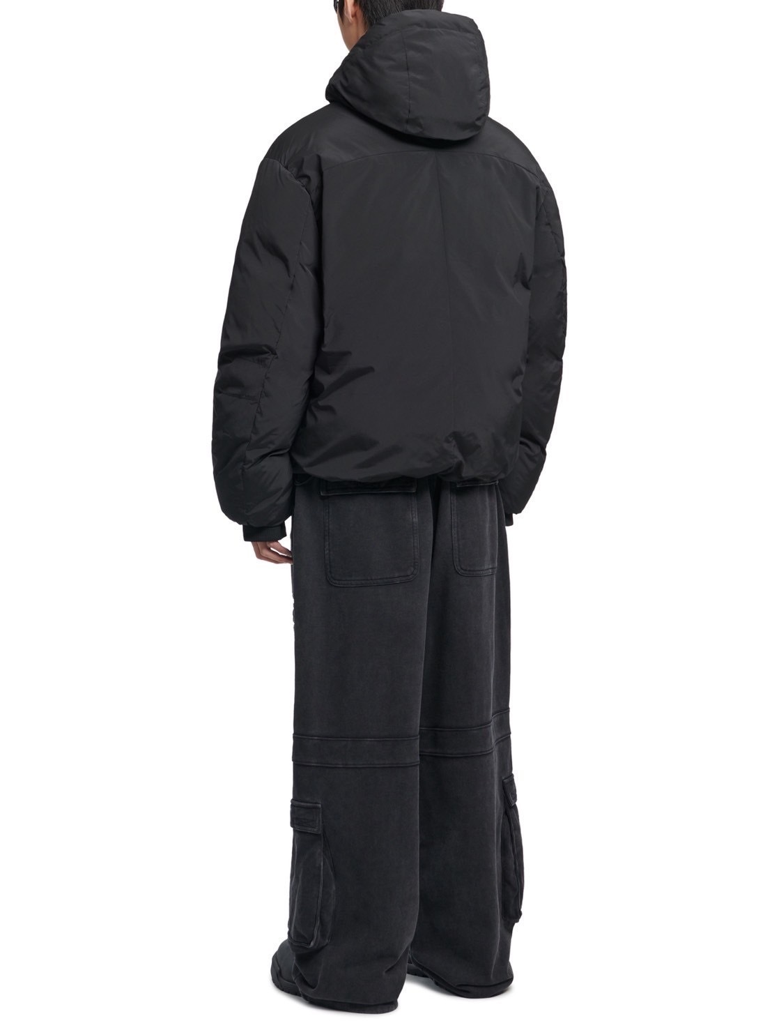 【NOMANUAL】MULTI CARGO SWEATPANTS