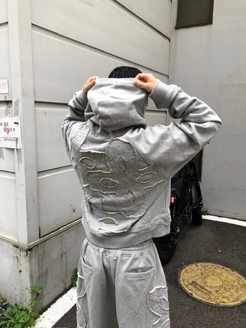 【SURGERY】clover logo patchs sweat hoodie 3/9再入荷【SURGERY】clover logo patchs sweat hoodie | OUR