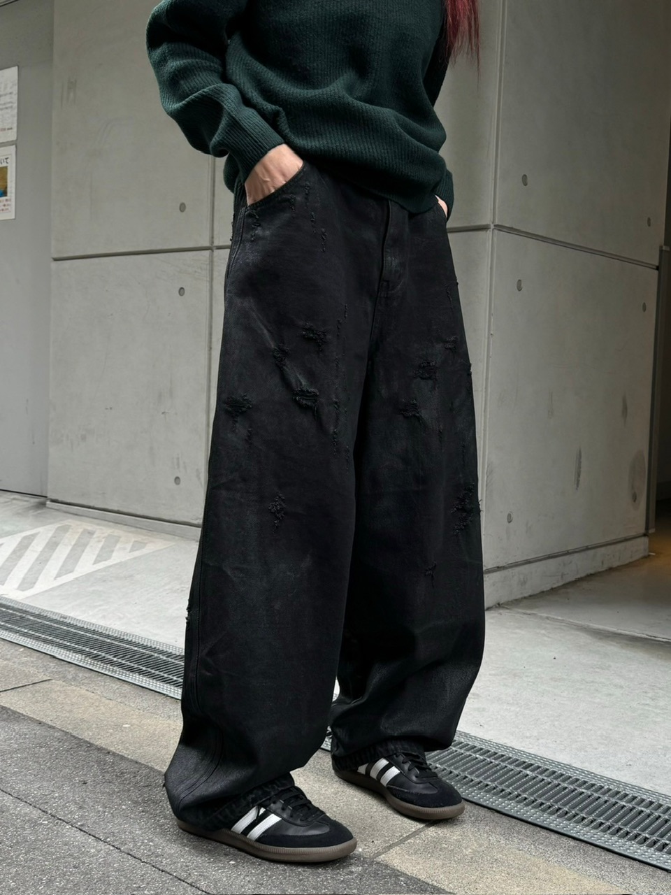 受注制【Chikashitsu +】coating damage wide denim pants