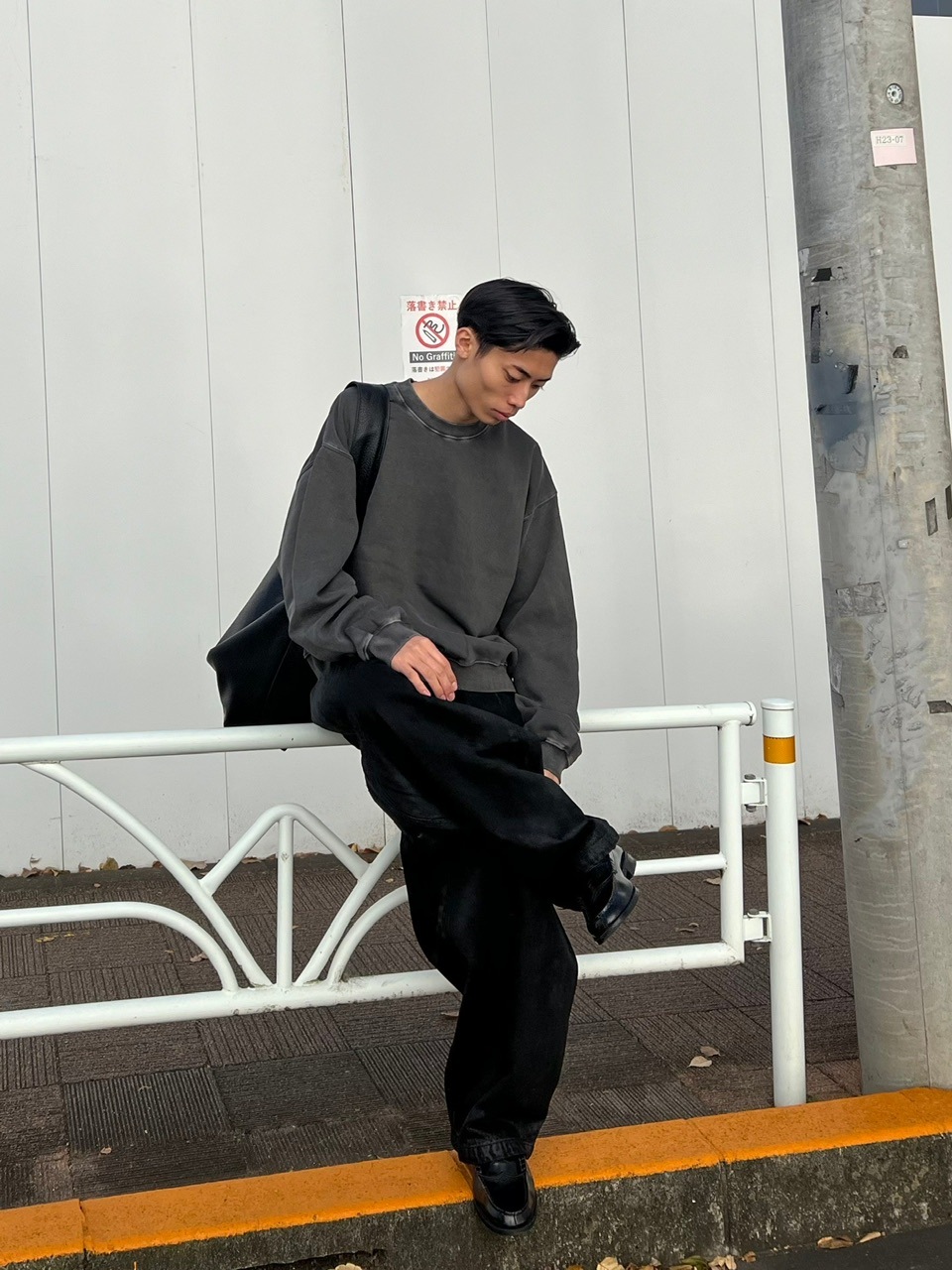 受注制【Chikashitsu +】coating damage wide denim pants