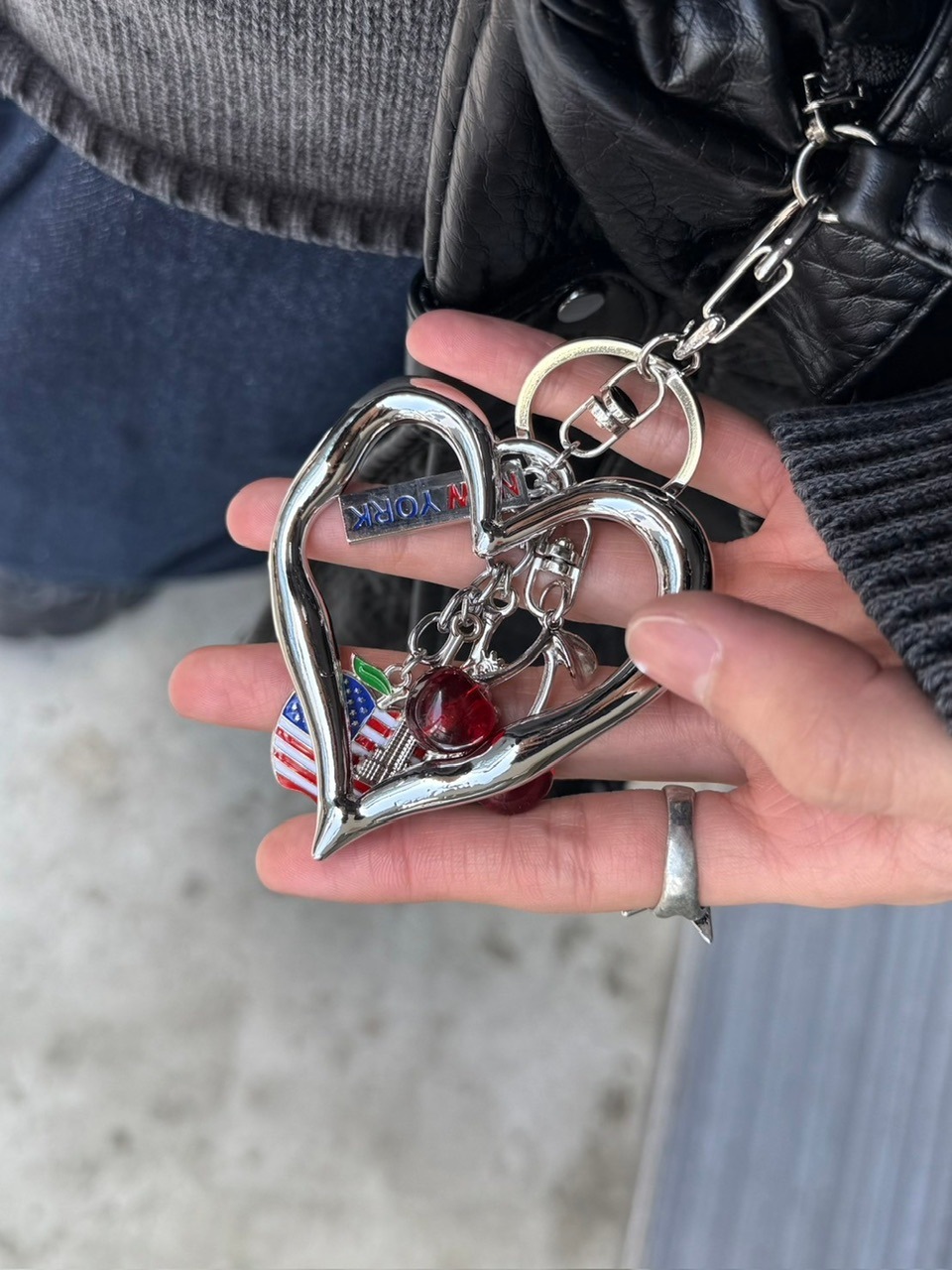 Chikashitsu +】original big heart charm key strap | OUR BRAND